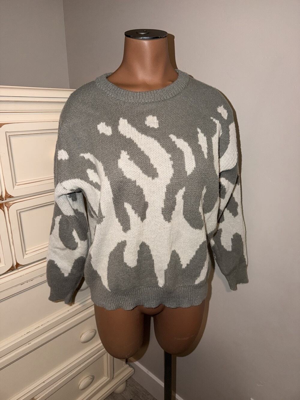 Y2K 90’s Sweater Gray White Size 12Y Or Women’s Small